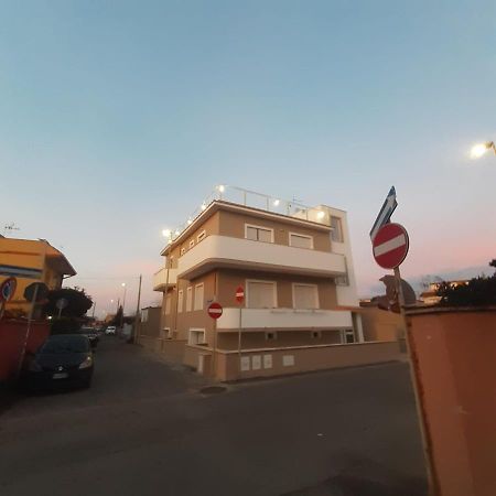 فندق L' Ora Blu فيوميتشينو المظهر الخارجي الصورة